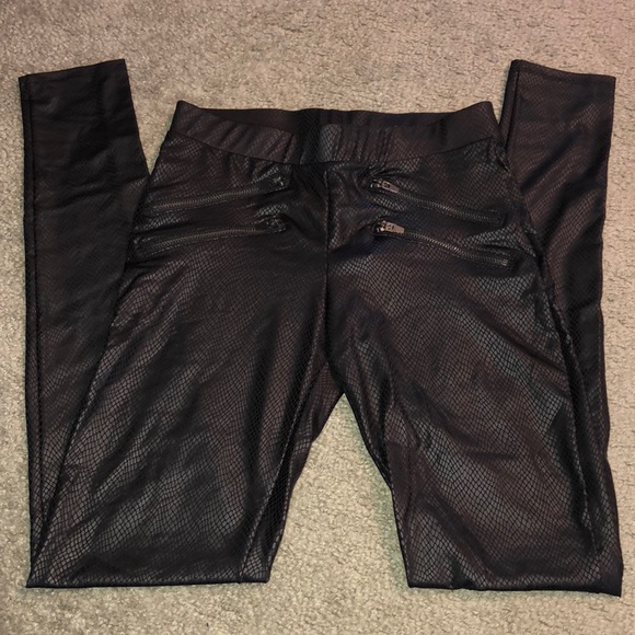 NEW Bebe Black Snakeskin Foiled 4-Zip Leggings - Picture 2 of 5